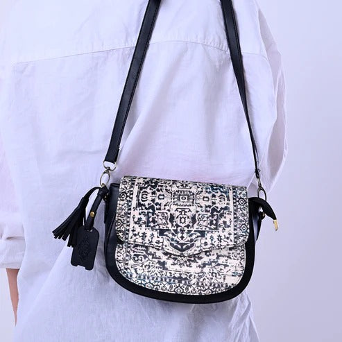 The HENZADA CrossBags _black & white Arezou