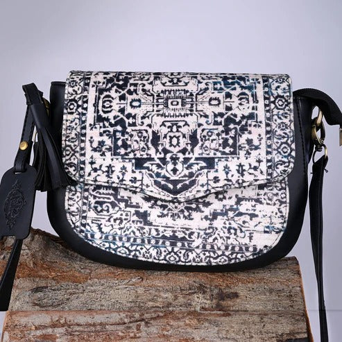 The HENZADA CrossBags _black & white Arezou