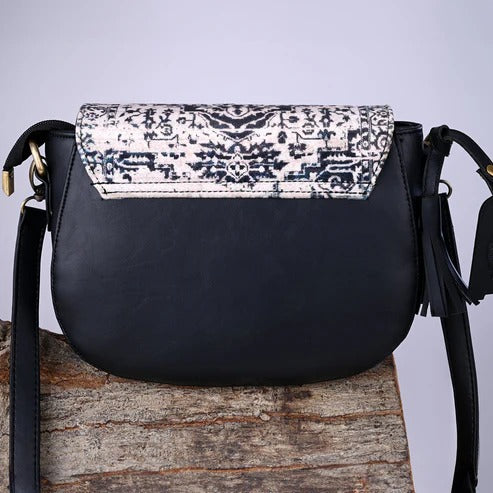 The HENZADA CrossBags _black & white Arezou